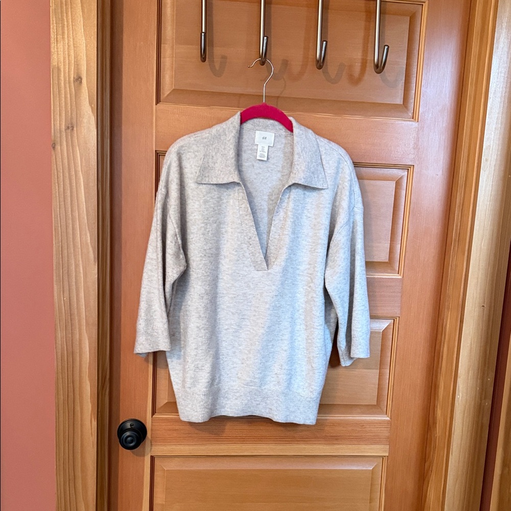 H&M Women's Light Gray V-Neck Collared Sweater